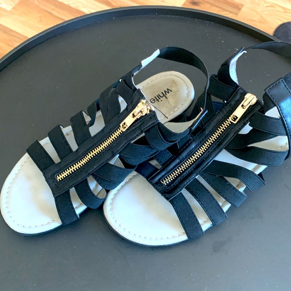 Size 5 1/2 slide on Sandler.